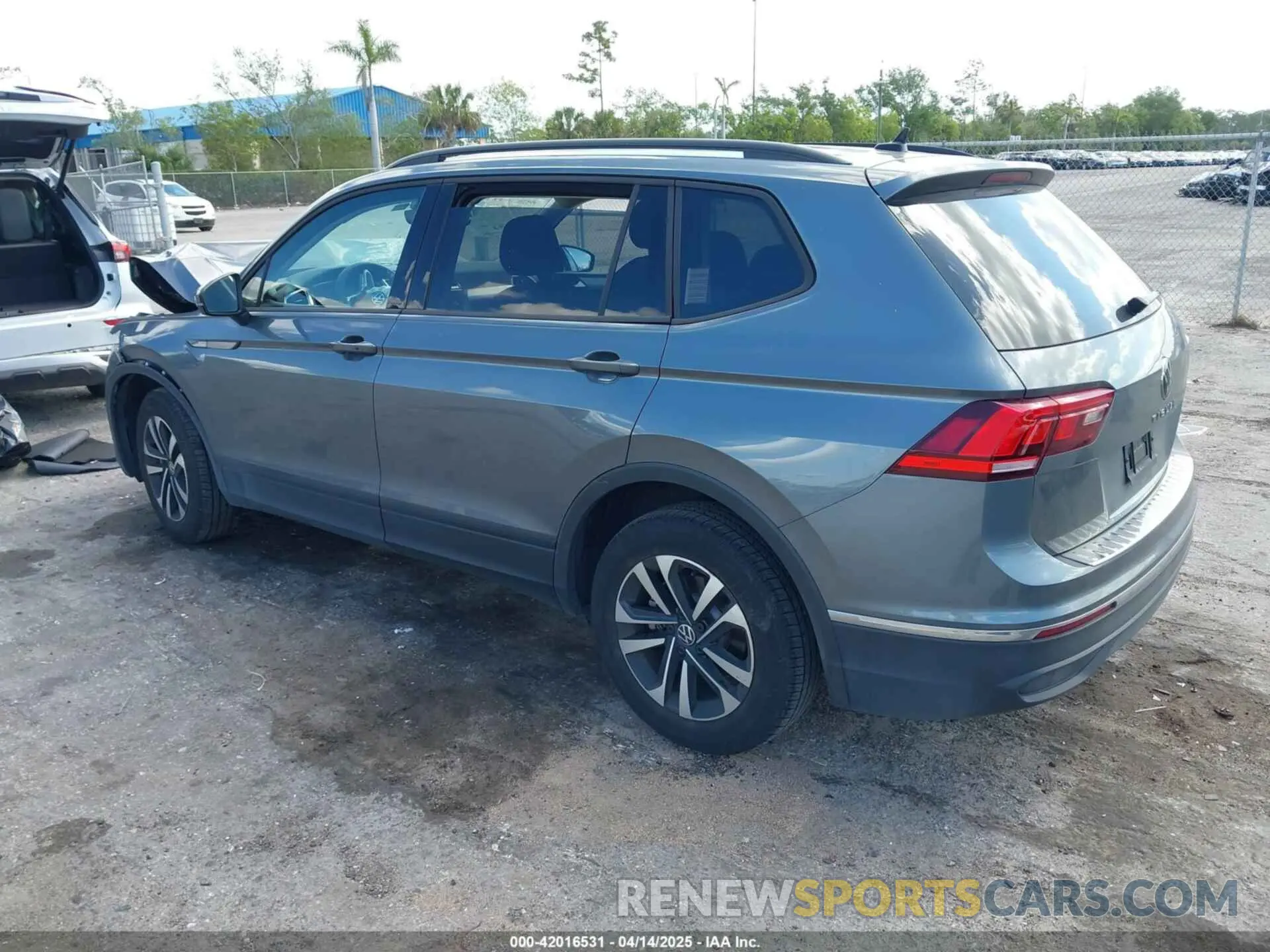 3 Photograph of a damaged car 3VVRB7AX5RM120314 VOLKSWAGEN TIGUAN 2024