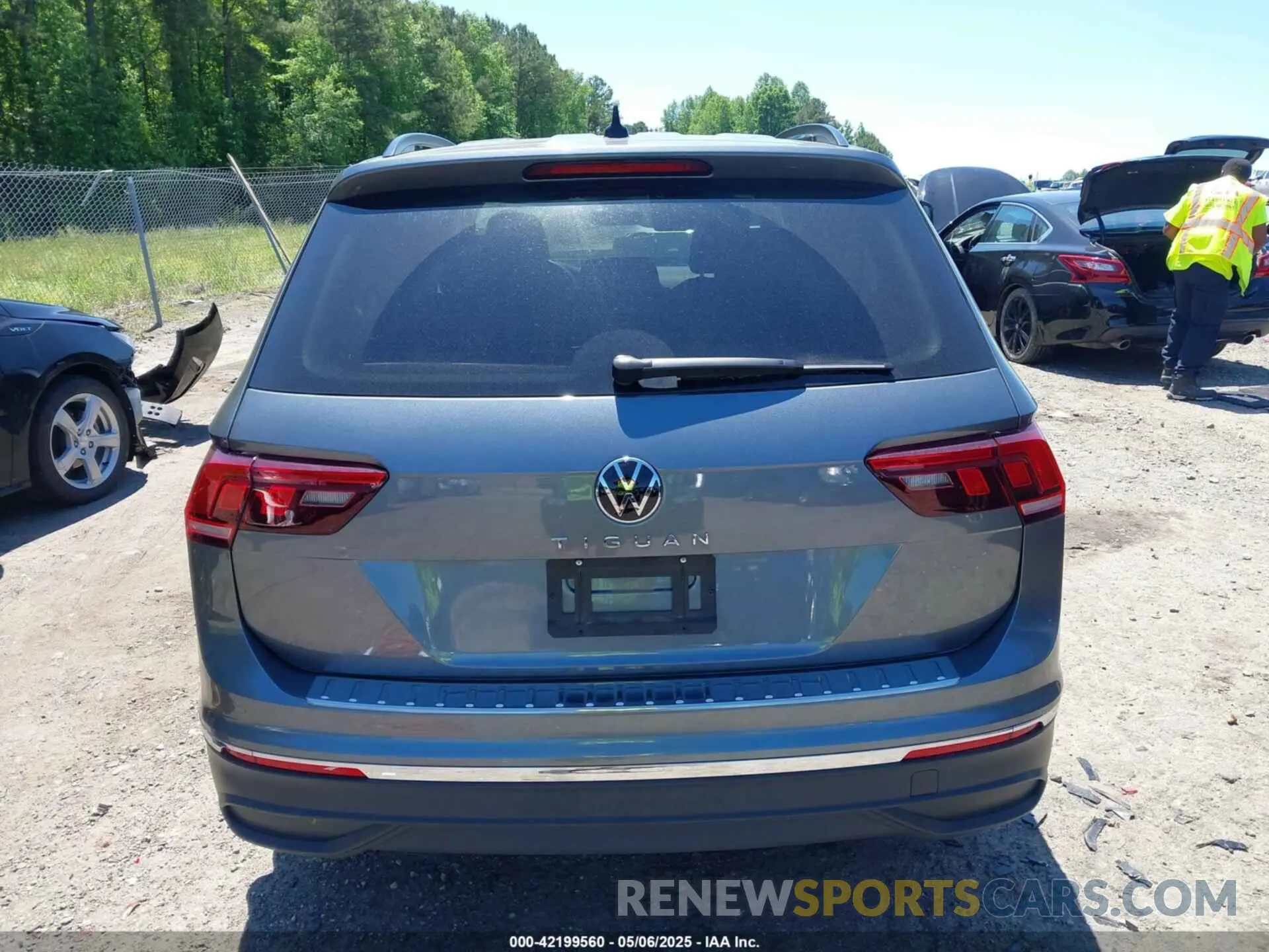 16 Photograph of a damaged car 3VVRB7AX5RM142006 VOLKSWAGEN TIGUAN 2024