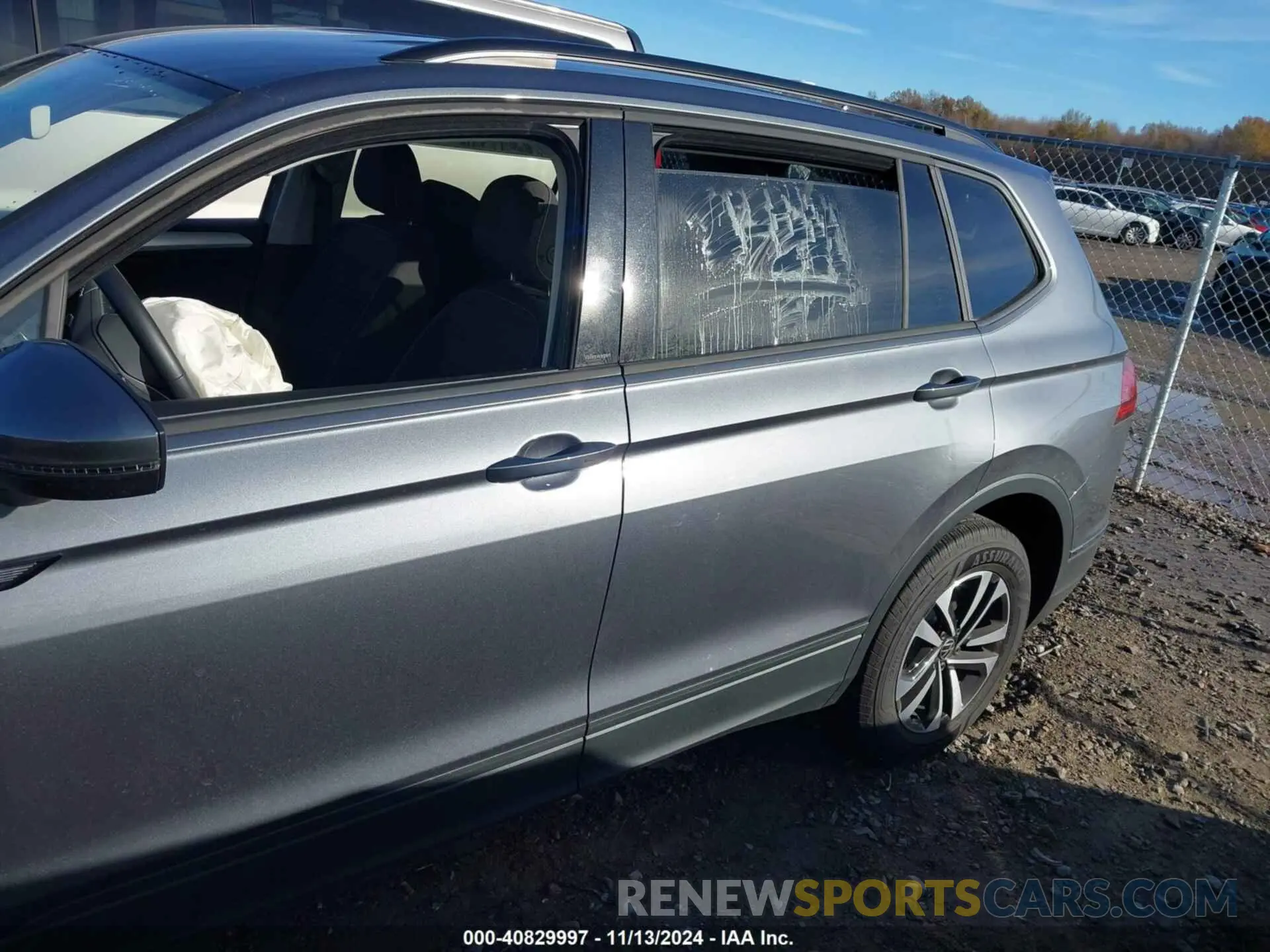 14 Photograph of a damaged car 3VVRB7AX7RM103854 VOLKSWAGEN TIGUAN 2024