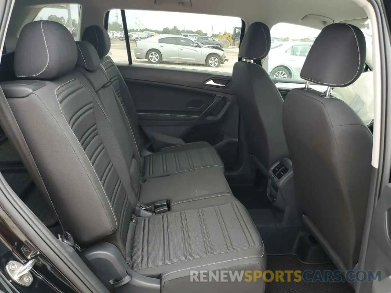 12 Photograph of a damaged car 3VVRB7AX7RM132156 VOLKSWAGEN TIGUAN 2024