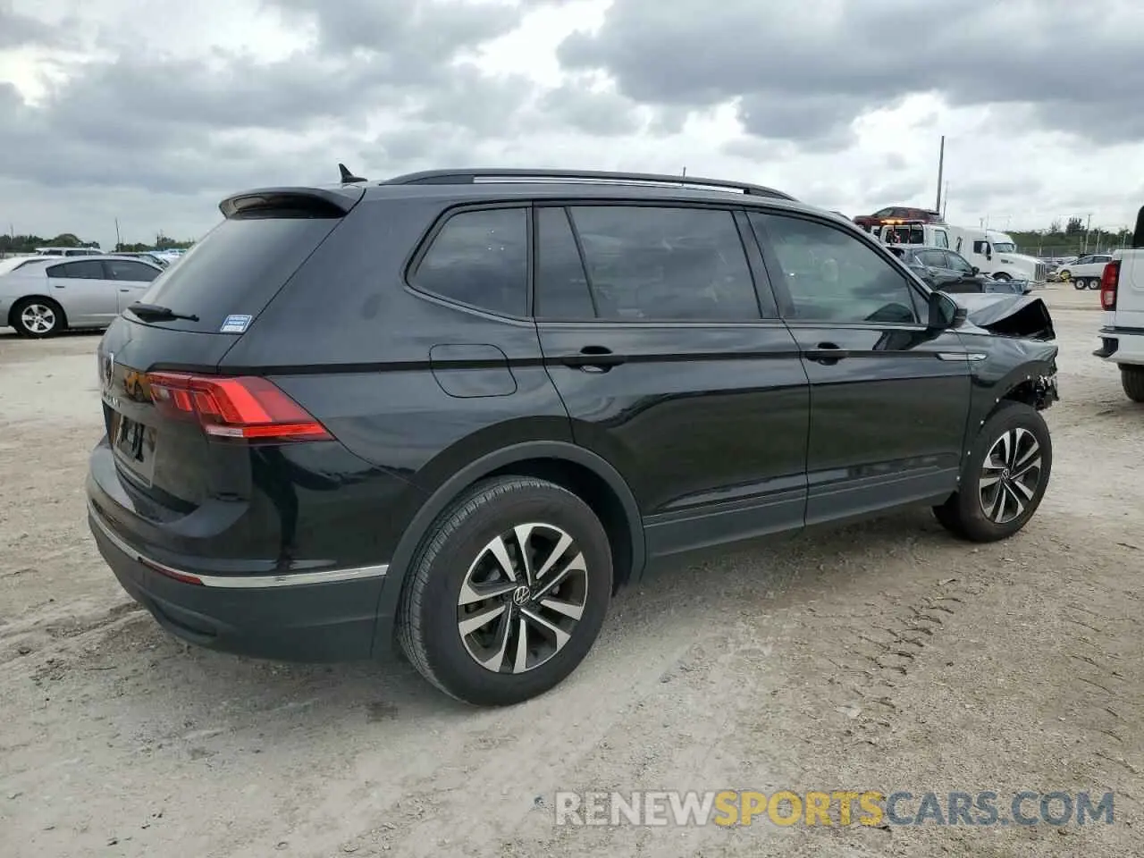 3 Photograph of a damaged car 3VVRB7AX7RM132156 VOLKSWAGEN TIGUAN 2024