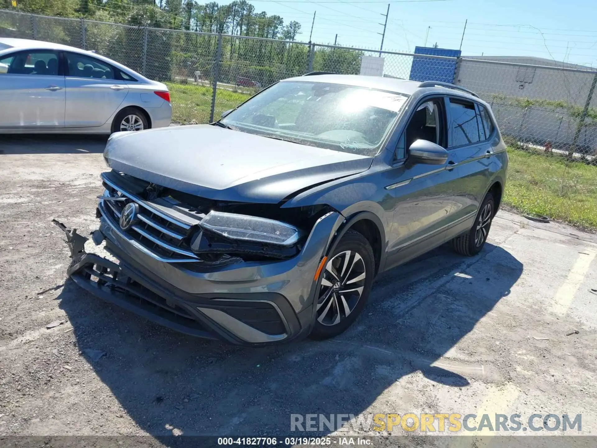 2 Photograph of a damaged car 3VVRB7AX8RM198375 VOLKSWAGEN TIGUAN 2024