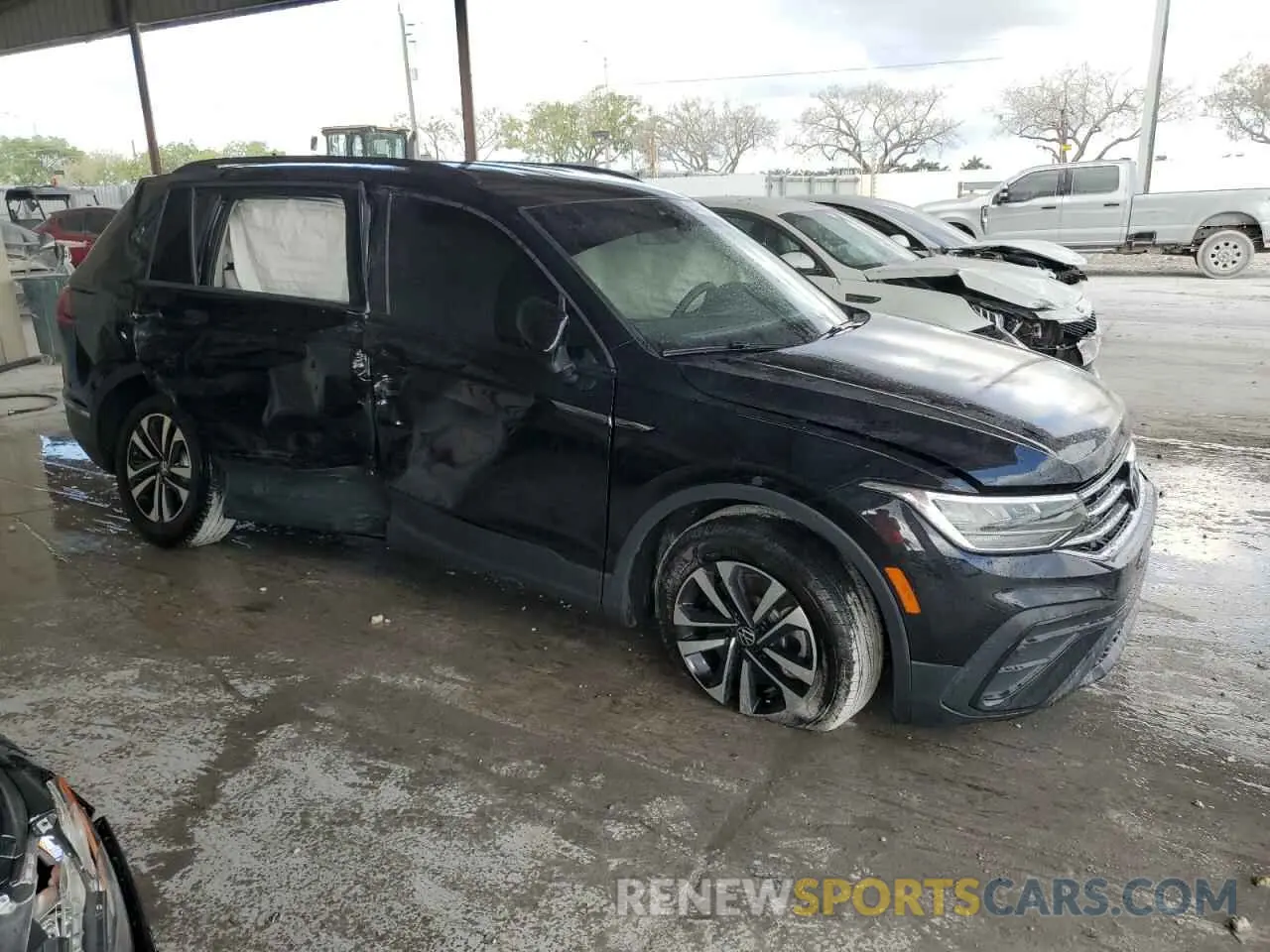 4 Photograph of a damaged car 3VVRB7AX8RM202635 VOLKSWAGEN TIGUAN 2024
