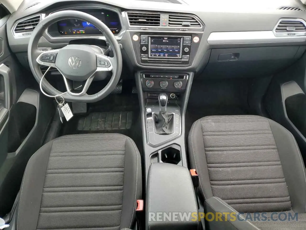 8 Photograph of a damaged car 3VVRB7AX9RM027988 VOLKSWAGEN TIGUAN 2024
