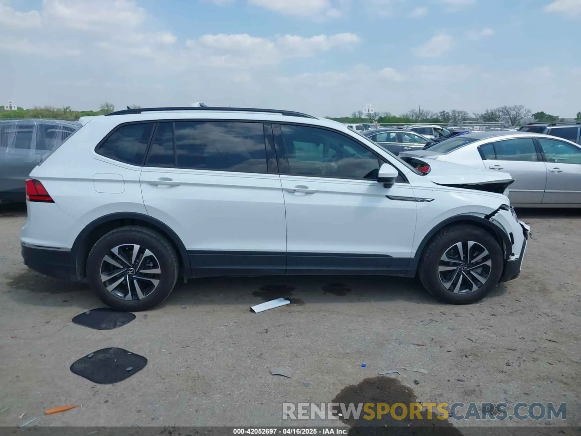 13 Photograph of a damaged car 3VVRB7AXXRM105923 VOLKSWAGEN TIGUAN 2024