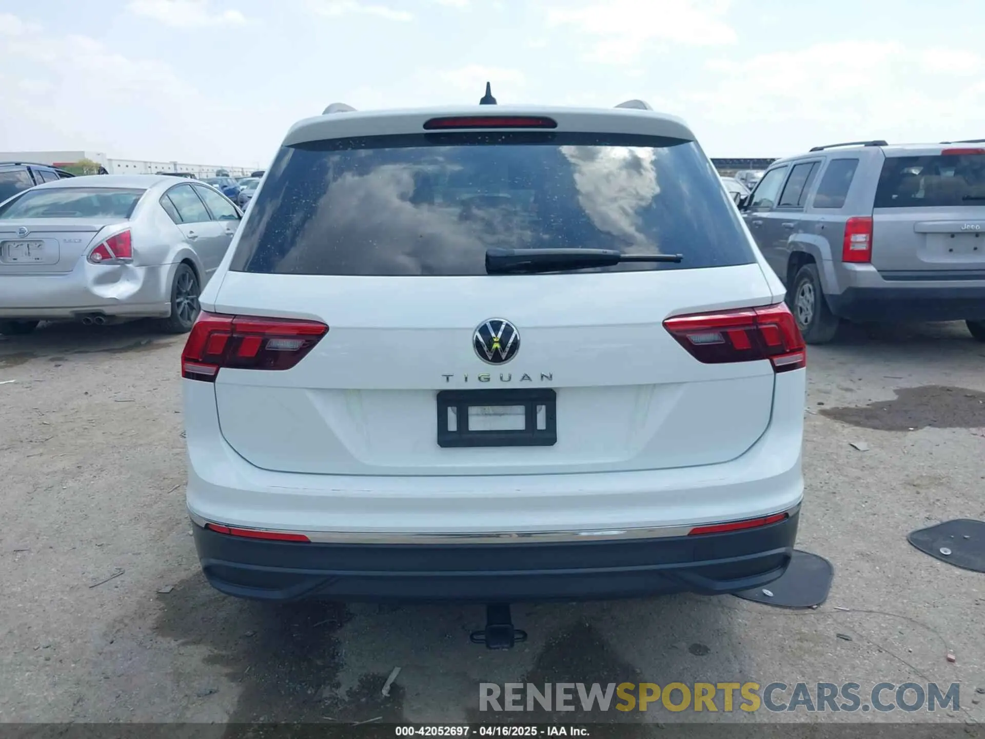 16 Photograph of a damaged car 3VVRB7AXXRM105923 VOLKSWAGEN TIGUAN 2024