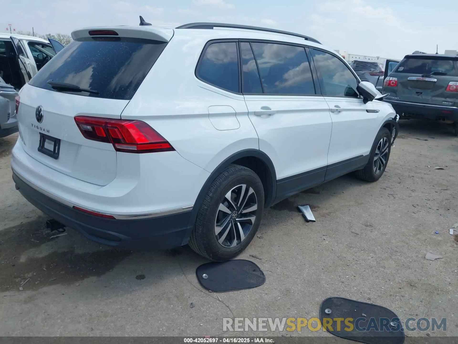 4 Photograph of a damaged car 3VVRB7AXXRM105923 VOLKSWAGEN TIGUAN 2024