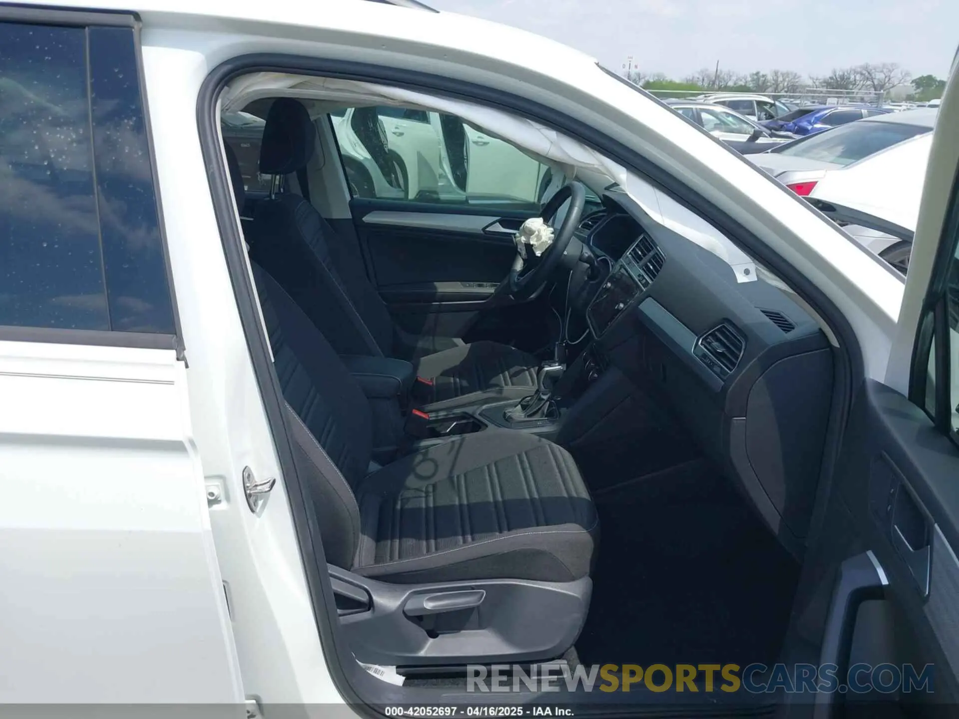 5 Photograph of a damaged car 3VVRB7AXXRM105923 VOLKSWAGEN TIGUAN 2024