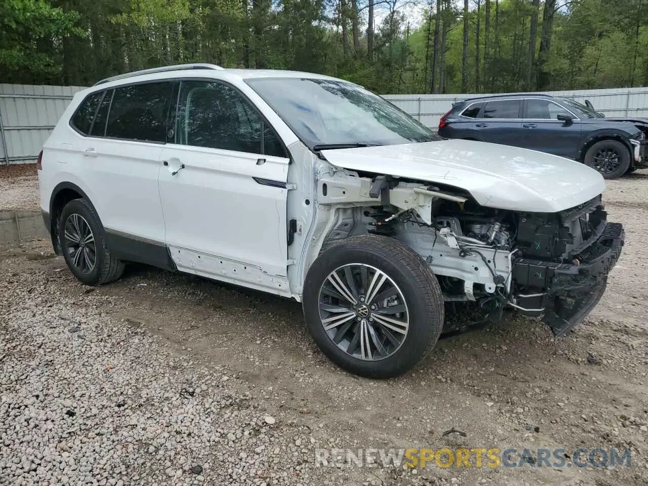 4 Photograph of a damaged car 3VVTB7AX3RM233619 VOLKSWAGEN TIGUAN 2024