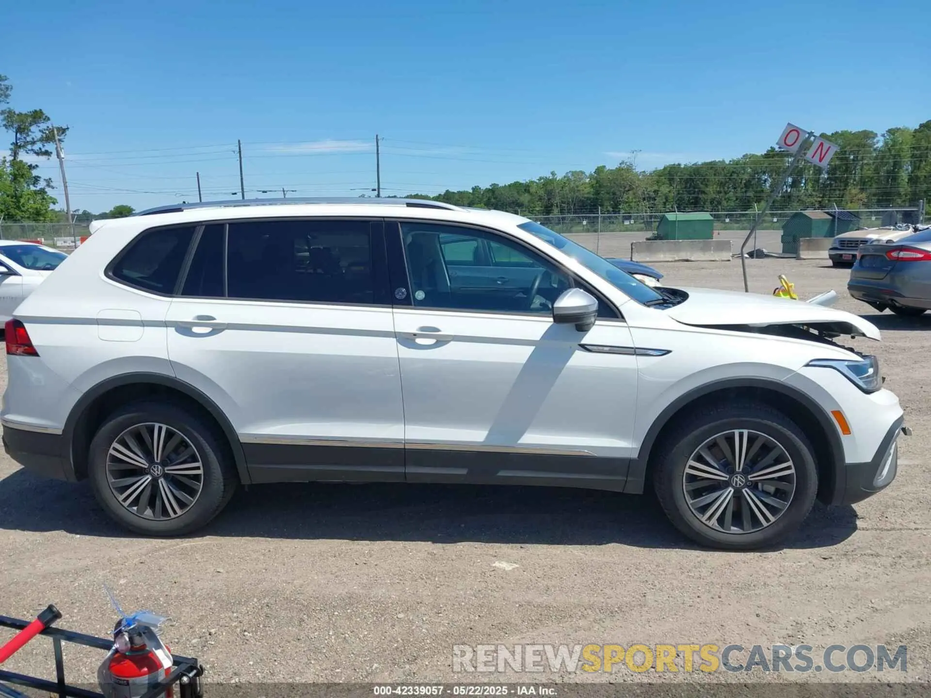 14 Photograph of a damaged car 3VVTB7AX9RM217926 VOLKSWAGEN TIGUAN 2024
