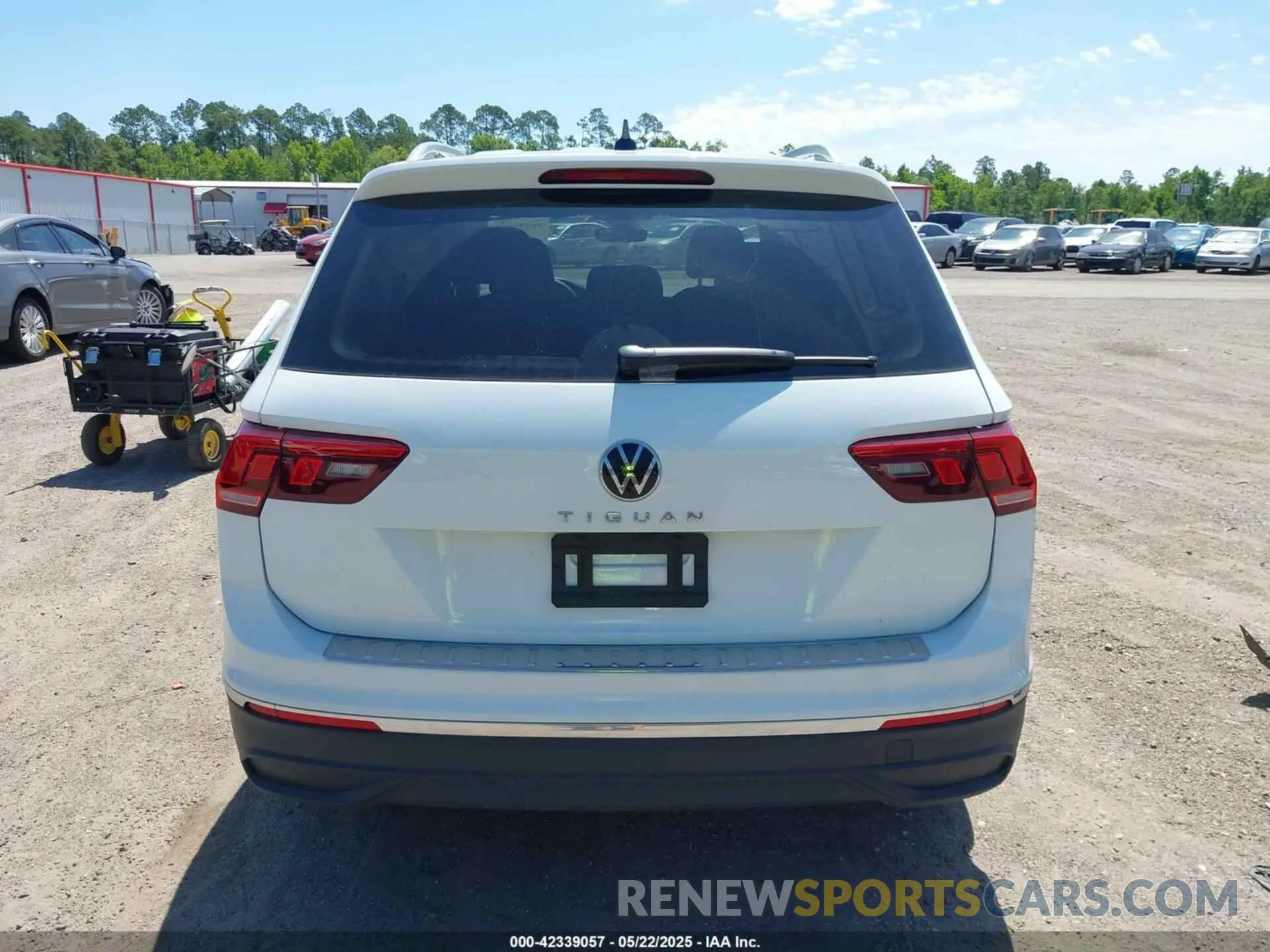 17 Photograph of a damaged car 3VVTB7AX9RM217926 VOLKSWAGEN TIGUAN 2024