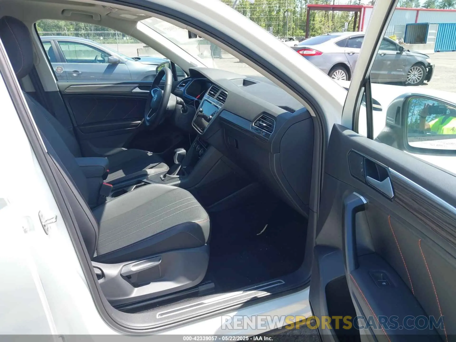5 Photograph of a damaged car 3VVTB7AX9RM217926 VOLKSWAGEN TIGUAN 2024