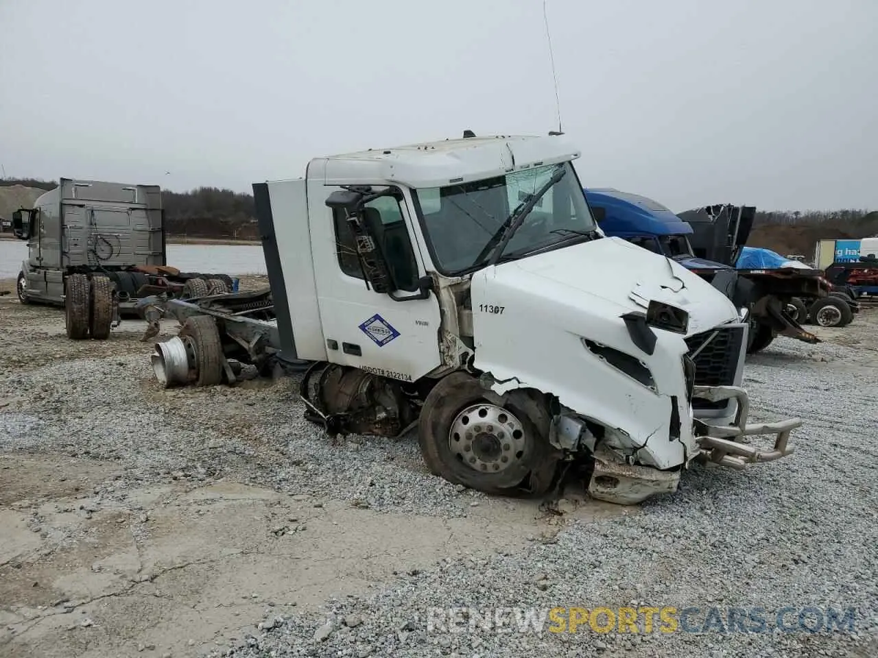 1 Photograph of a damaged car 4V4WC9EH1RN639867 VOLVO All Models 2024