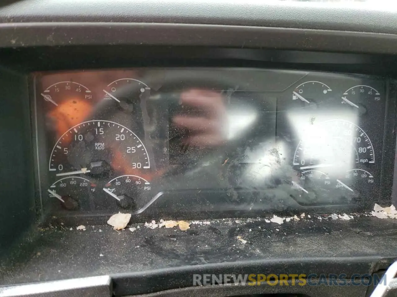8 Photograph of a damaged car 4V4WC9EH1RN639867 VOLVO All Models 2024