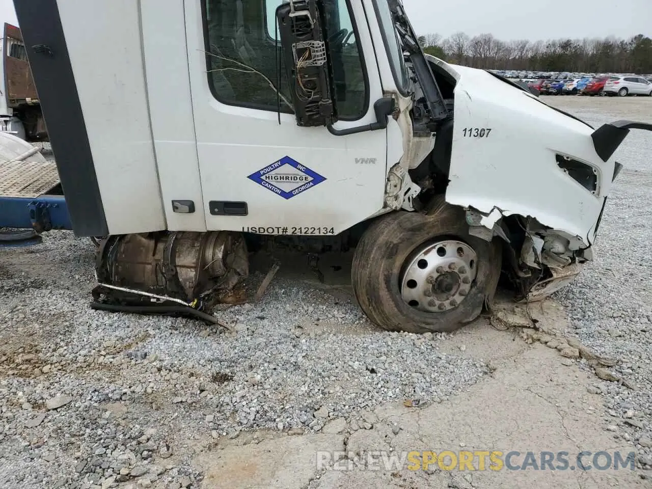 9 Photograph of a damaged car 4V4WC9EH1RN639867 VOLVO All Models 2024