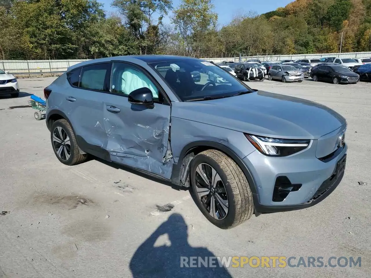 4 Photograph of a damaged car YV4ED3GL0P2038254 VOLVO C40 RECHAR 2023