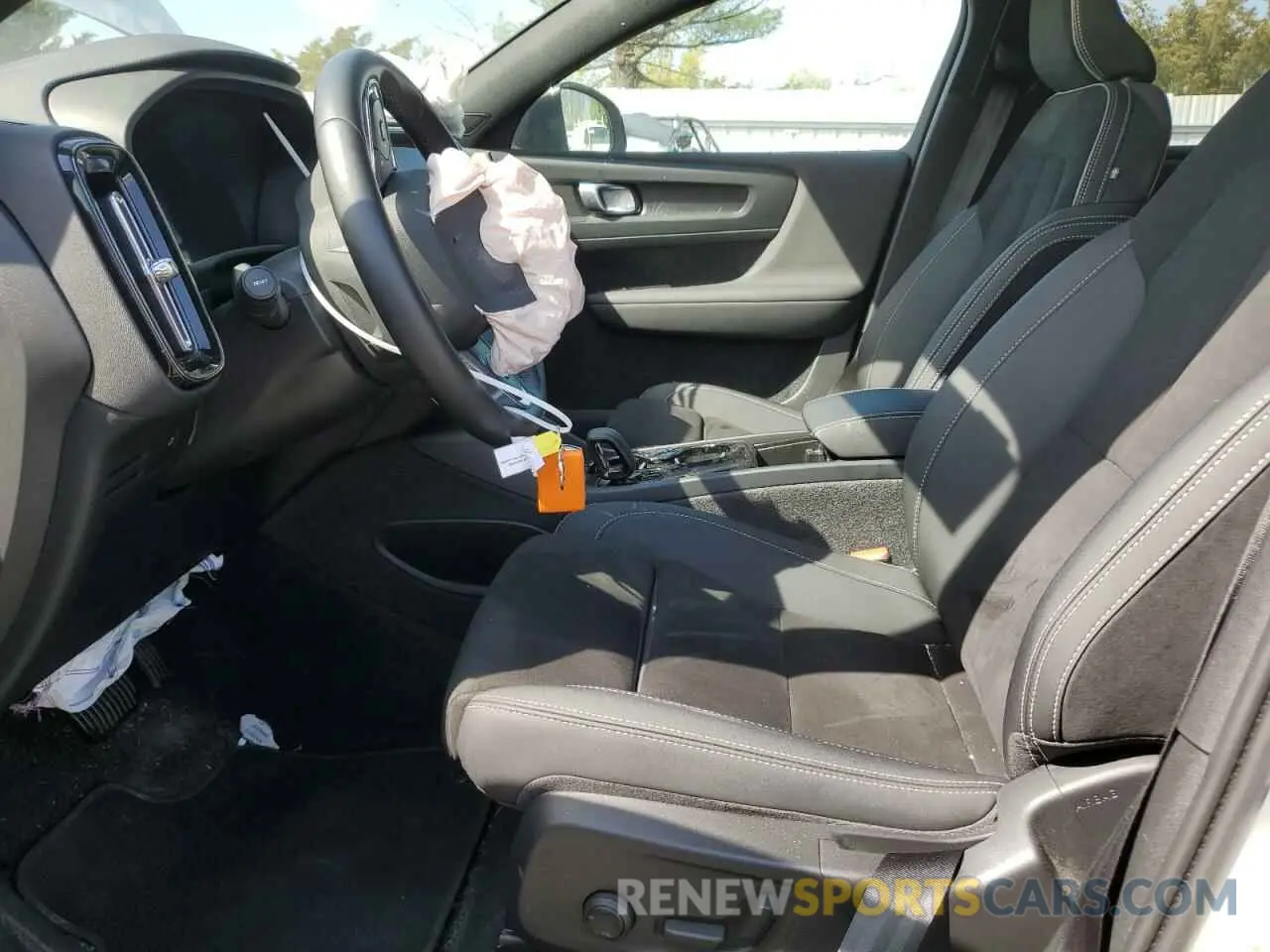 7 Photograph of a damaged car YV4ED3GL3P2059521 VOLVO C40 RECHAR 2023