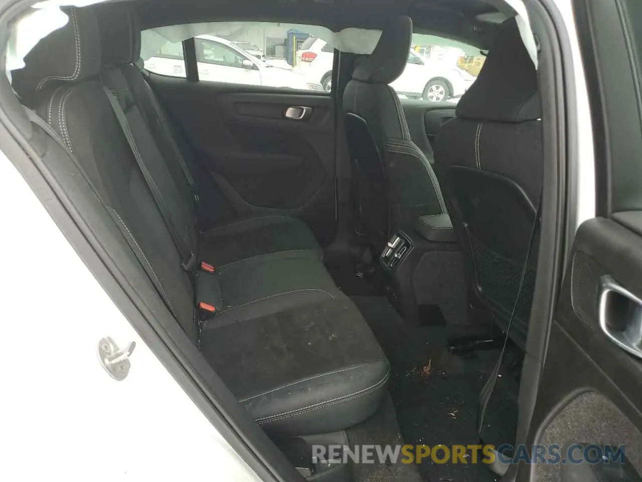 10 Photograph of a damaged car YV4ED3GL8P2056789 VOLVO C40 RECHAR 2023