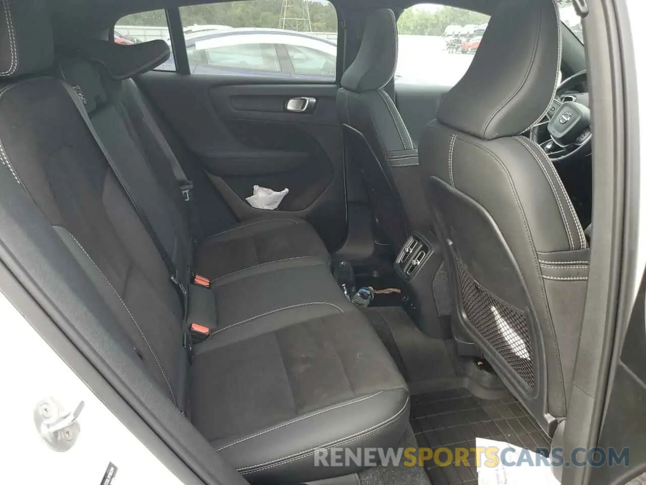 10 Photograph of a damaged car YV4ED3GL9P2063914 VOLVO C40 RECHAR 2023