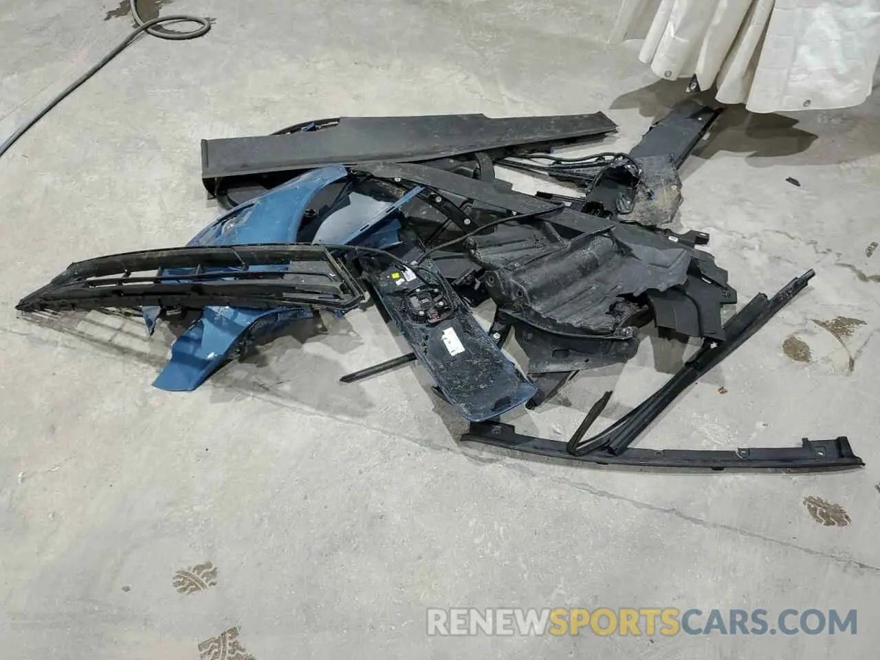 13 Photograph of a damaged car YV4ED3GLXP2049195 VOLVO C40 RECHAR 2023