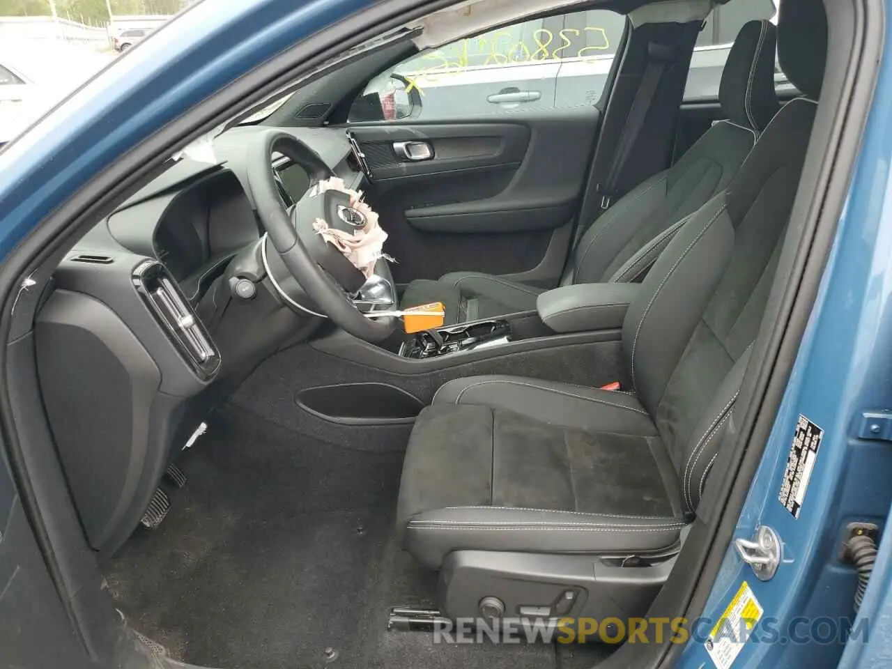 7 Photograph of a damaged car YV4ED3GLXP2049195 VOLVO C40 RECHAR 2023