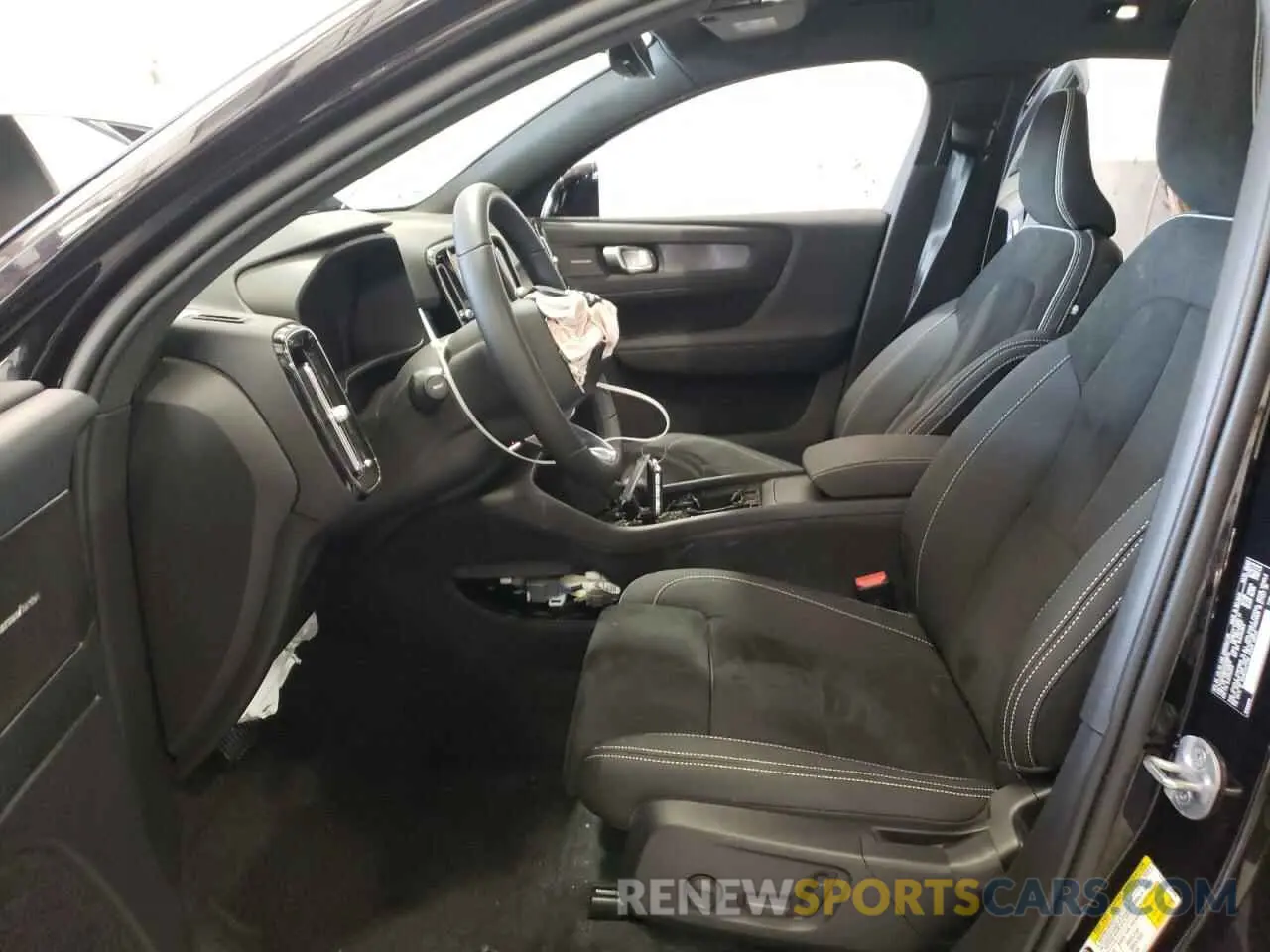 7 Photograph of a damaged car YV4ED3GM3P2066784 VOLVO C40 RECHAR 2023