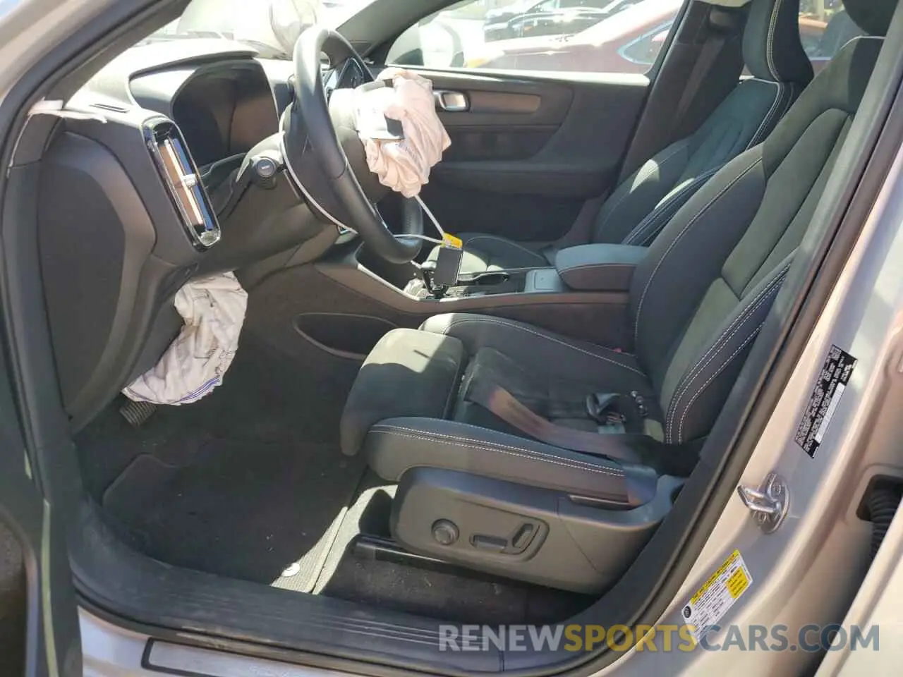 7 Photograph of a damaged car YV4ED3GM6P2045587 VOLVO C40 RECHAR 2023