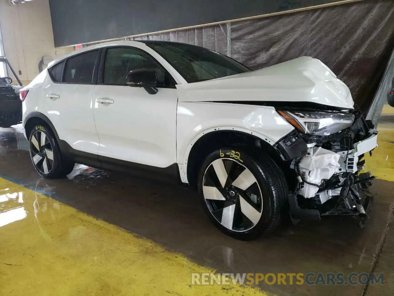4 Photograph of a damaged car YV4ED3GM6P2066097 VOLVO C40 RECHAR 2023