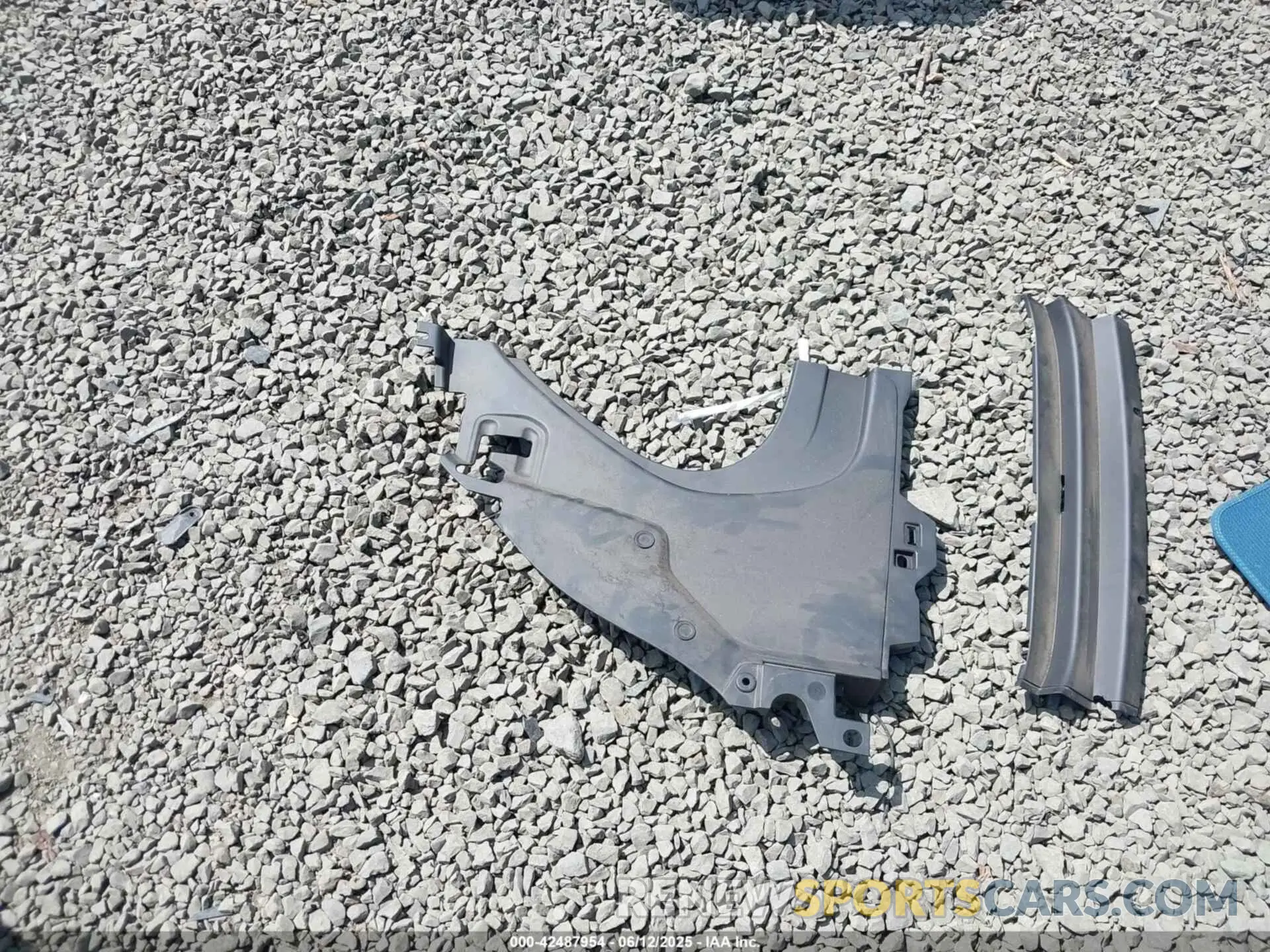 12 Photograph of a damaged car YV4ED3GB4N2001342 VOLVO C40 RECHARGE PURE ELECTRIC 2022