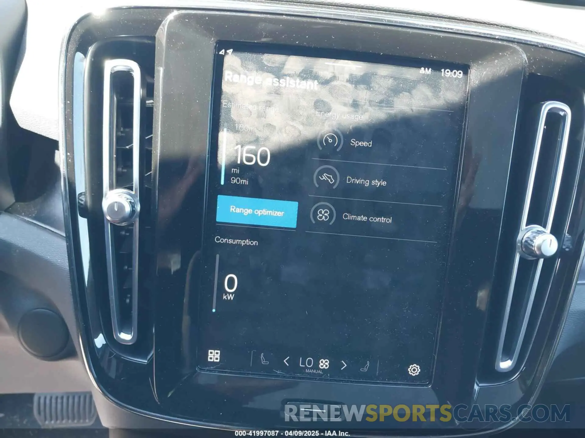 17 Photograph of a damaged car YV4ED3GK0P2041436 VOLVO C40 RECHARGE PURE ELECTRIC 2023