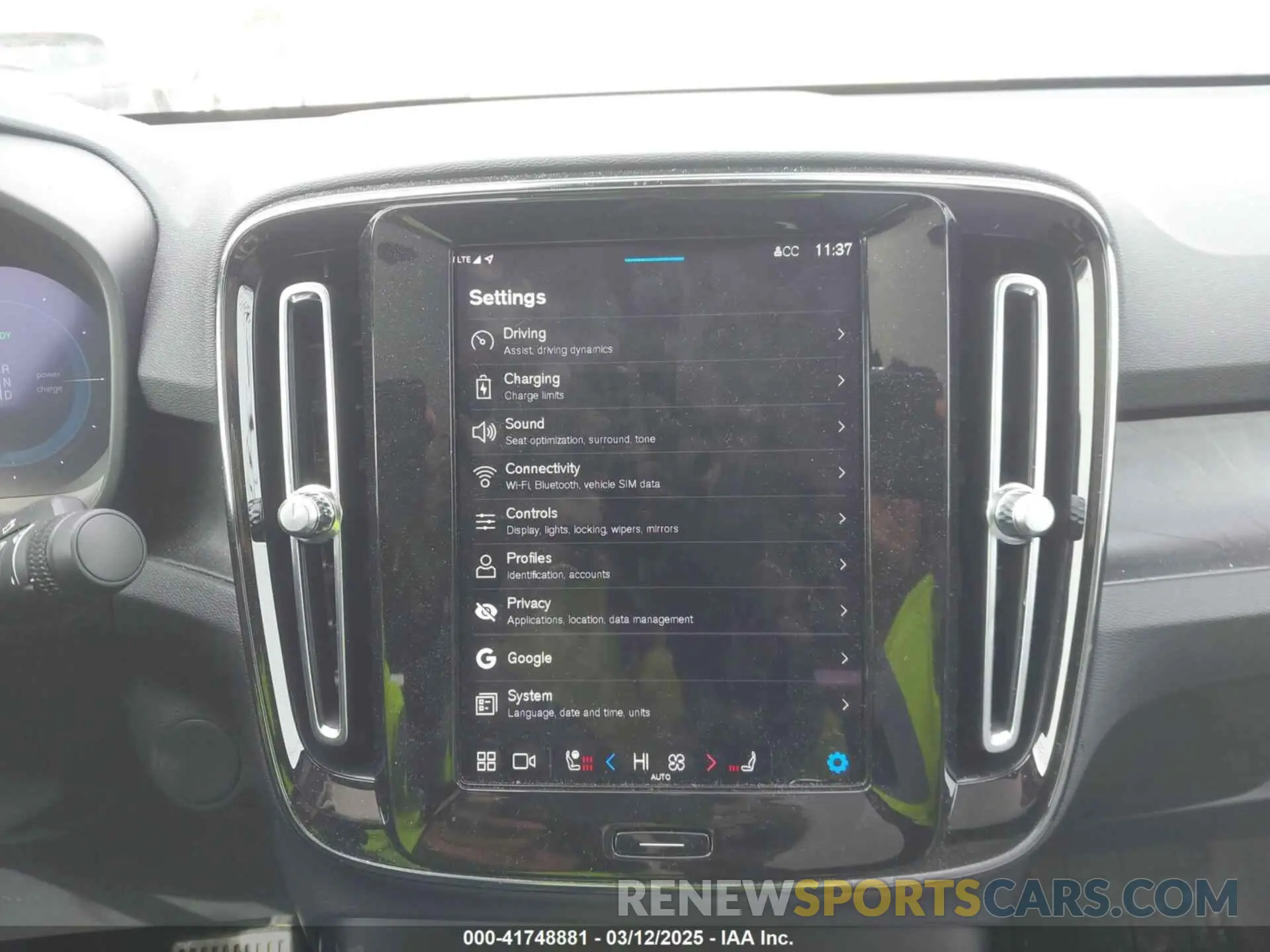 18 Photograph of a damaged car YV4ED3GM1P2056366 VOLVO C40 RECHARGE PURE ELECTRIC 2023