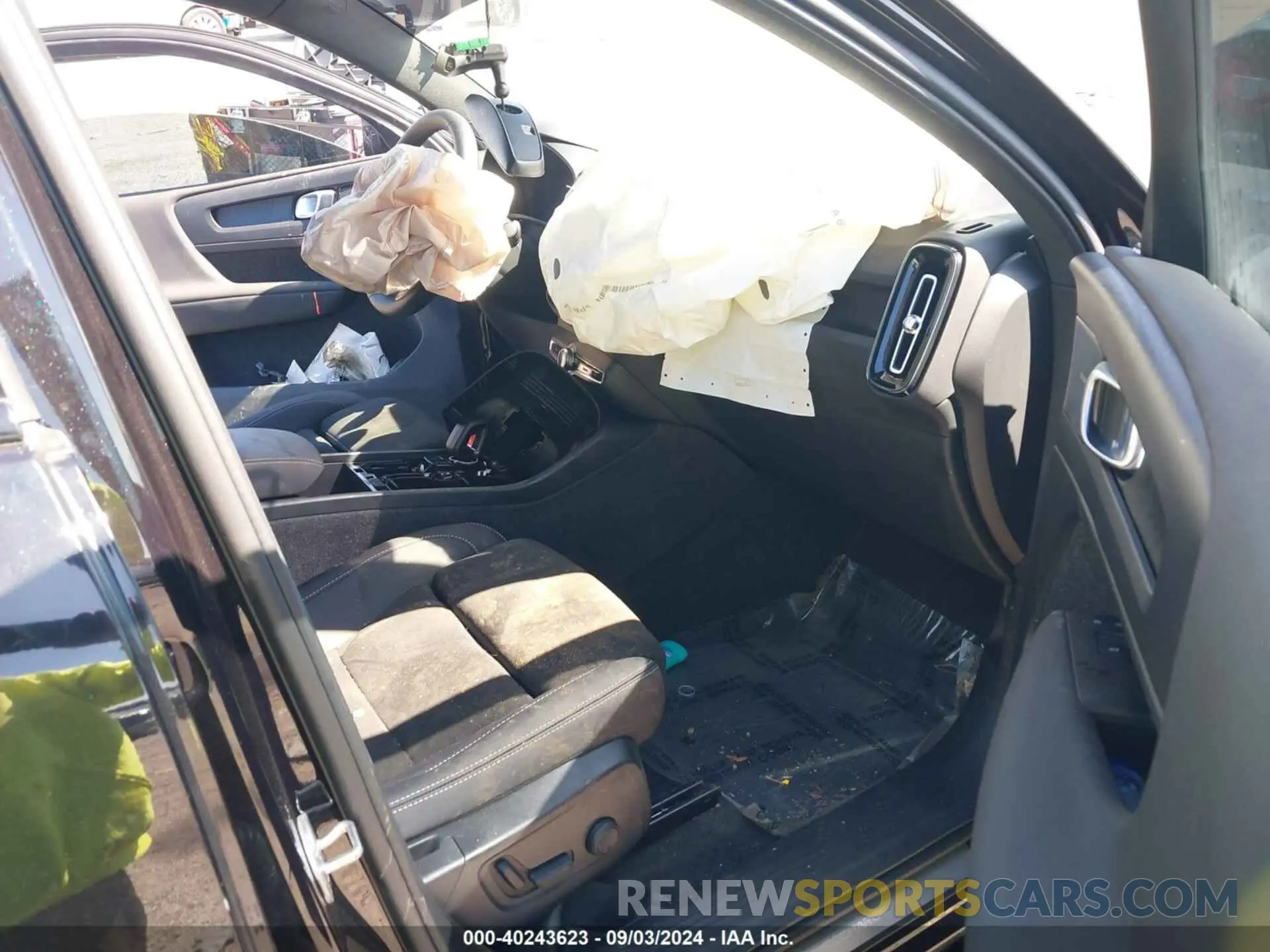 5 Photograph of a damaged car YV4ED3GM4P2063294 VOLVO C40 RECHARGE PURE ELECTRIC 2023