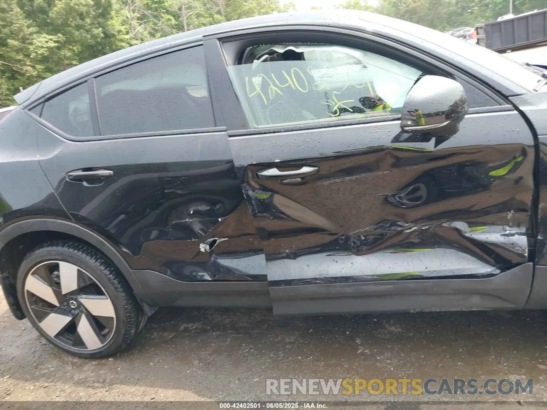 13 Photograph of a damaged car YV4ED3GM7P2048322 VOLVO C40 RECHARGE PURE ELECTRIC 2023