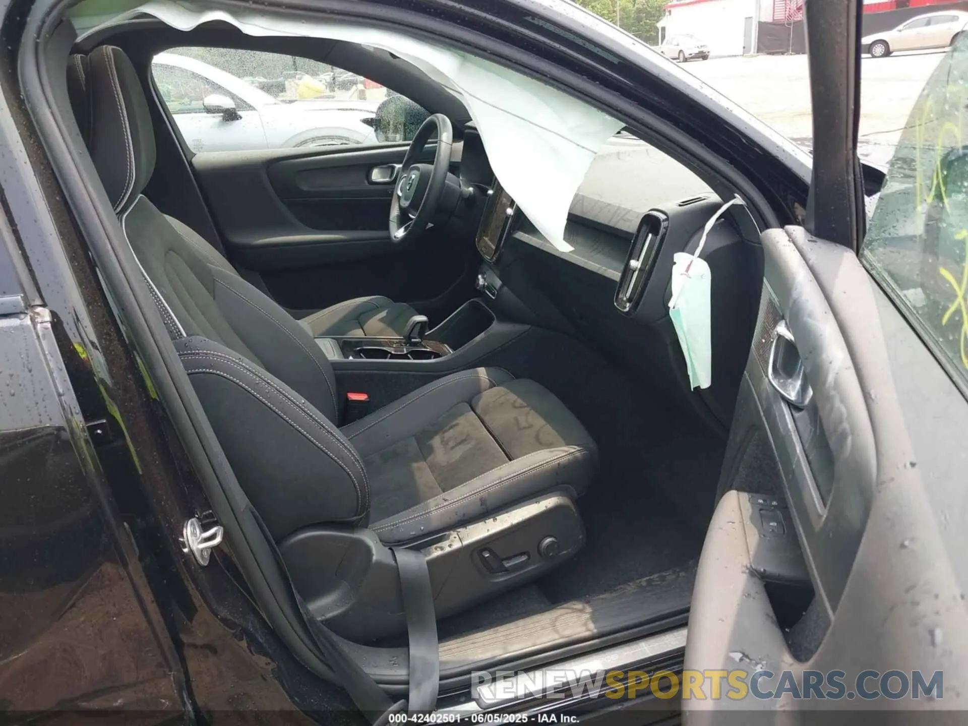 5 Photograph of a damaged car YV4ED3GM7P2048322 VOLVO C40 RECHARGE PURE ELECTRIC 2023