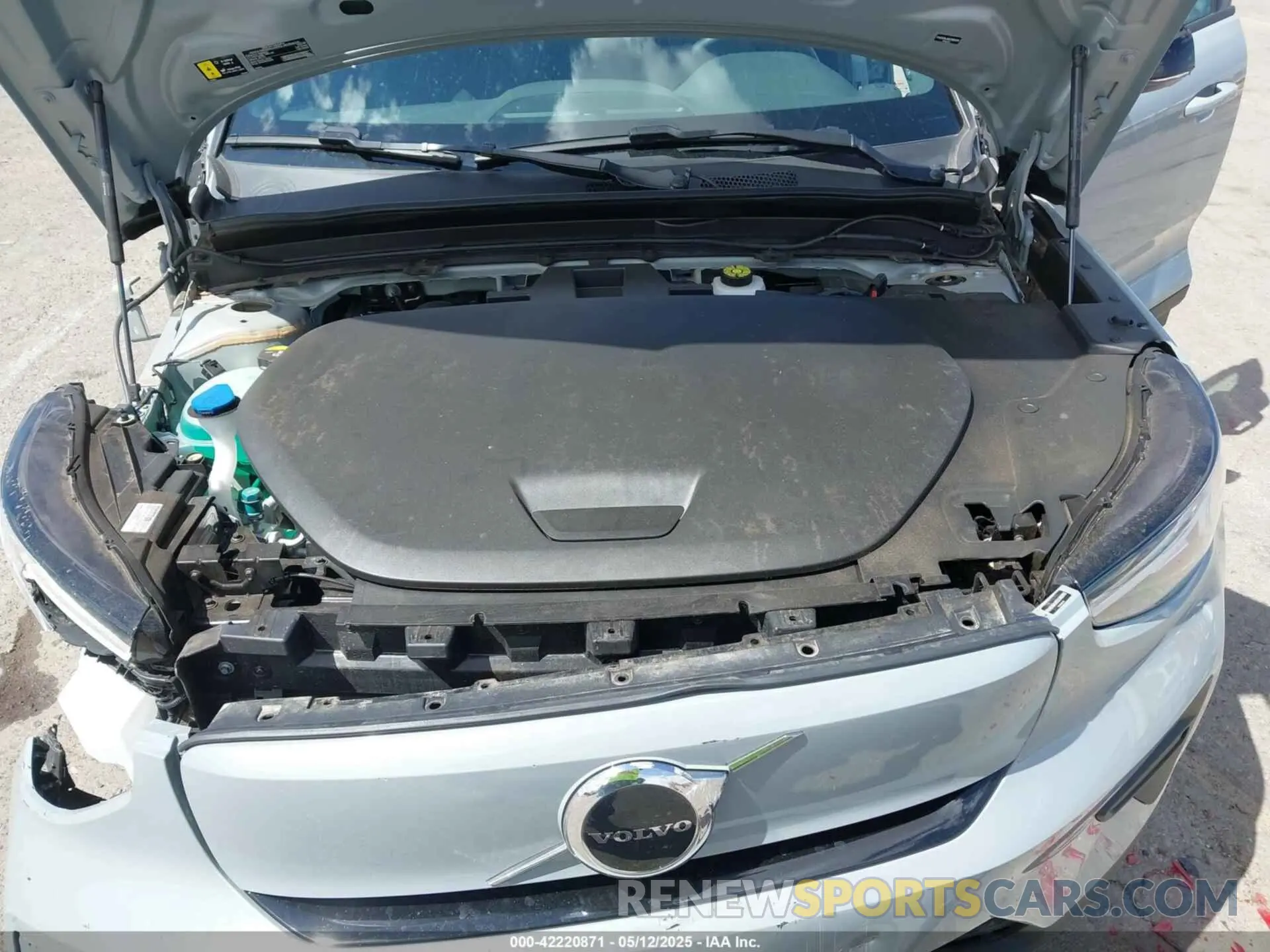 10 Photograph of a damaged car YV4ER3HJ8S2503399 VOLVO EX40 2025
