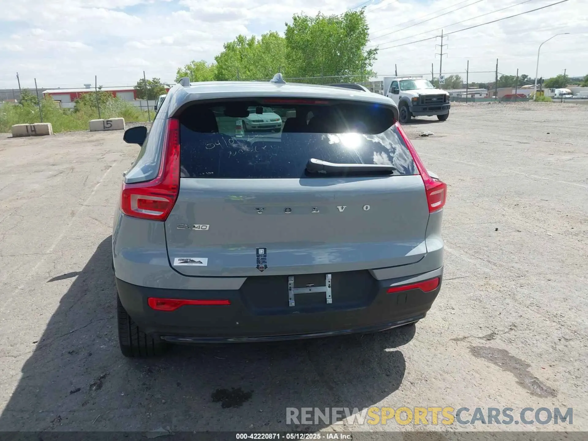 17 Photograph of a damaged car YV4ER3HJ8S2503399 VOLVO EX40 2025