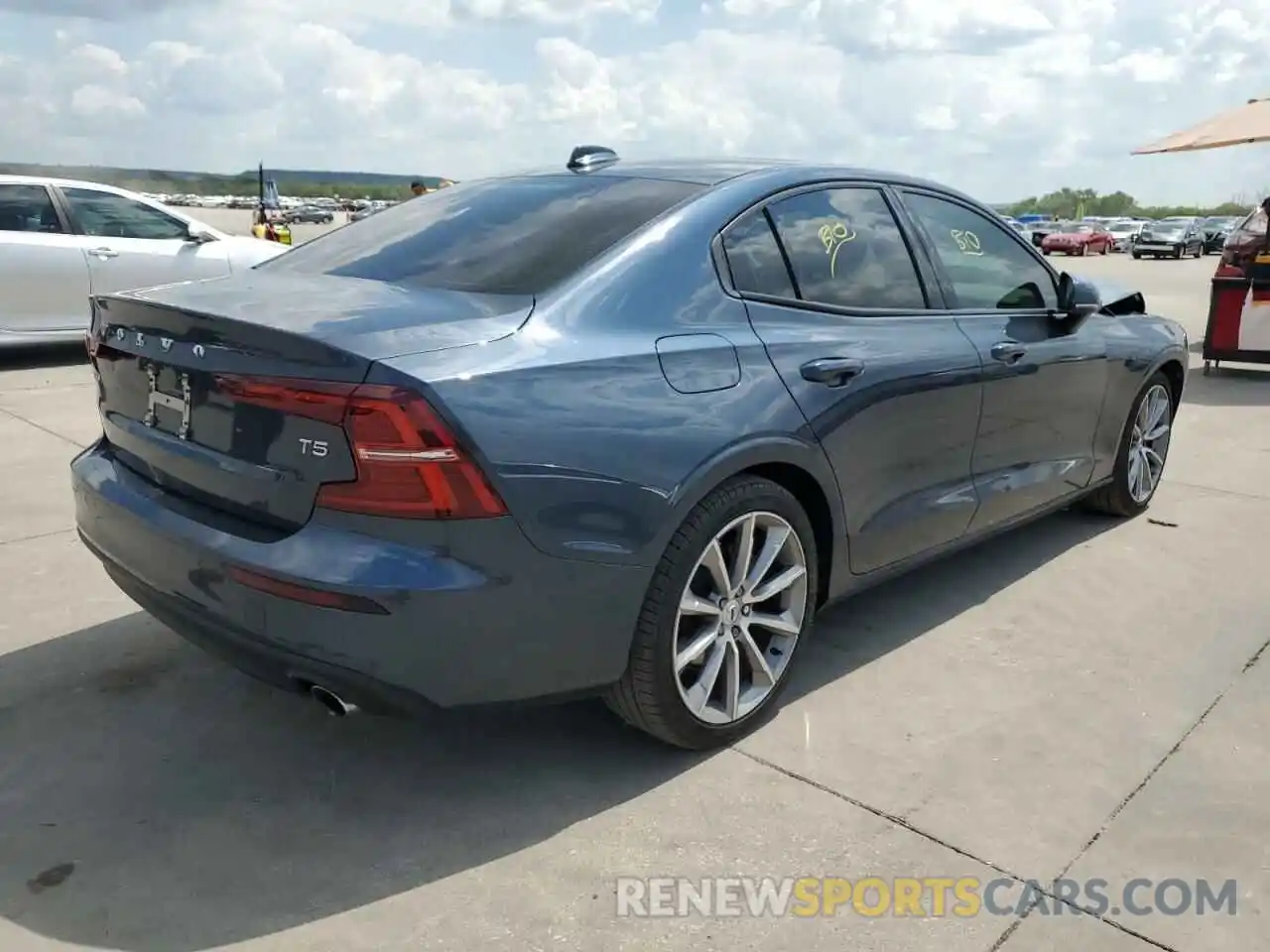 4 Photograph of a damaged car 7JR102FK0KG004943 VOLVO S60 2019