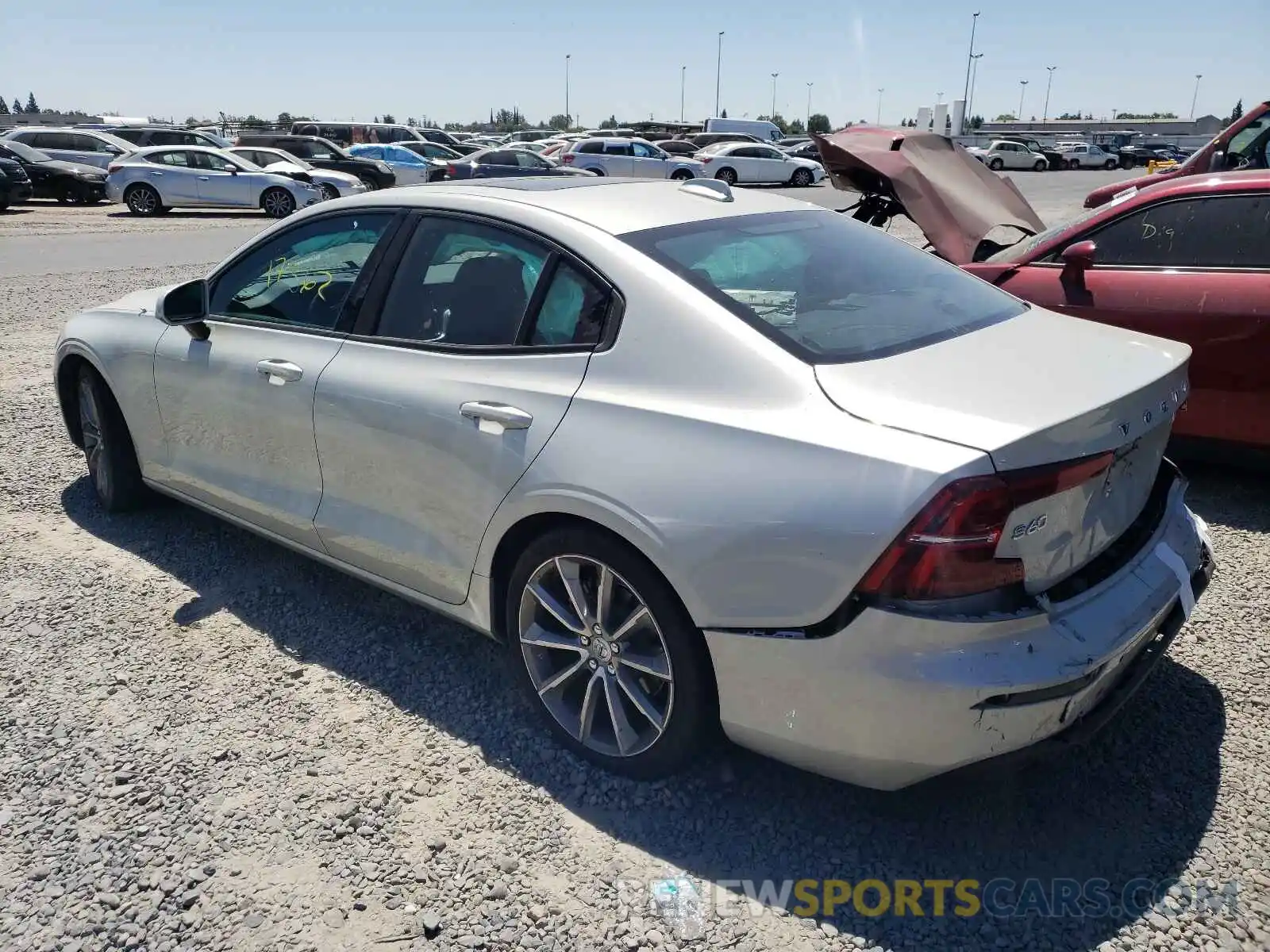 3 Photograph of a damaged car 7JR102FK0KG015280 VOLVO S60 2019