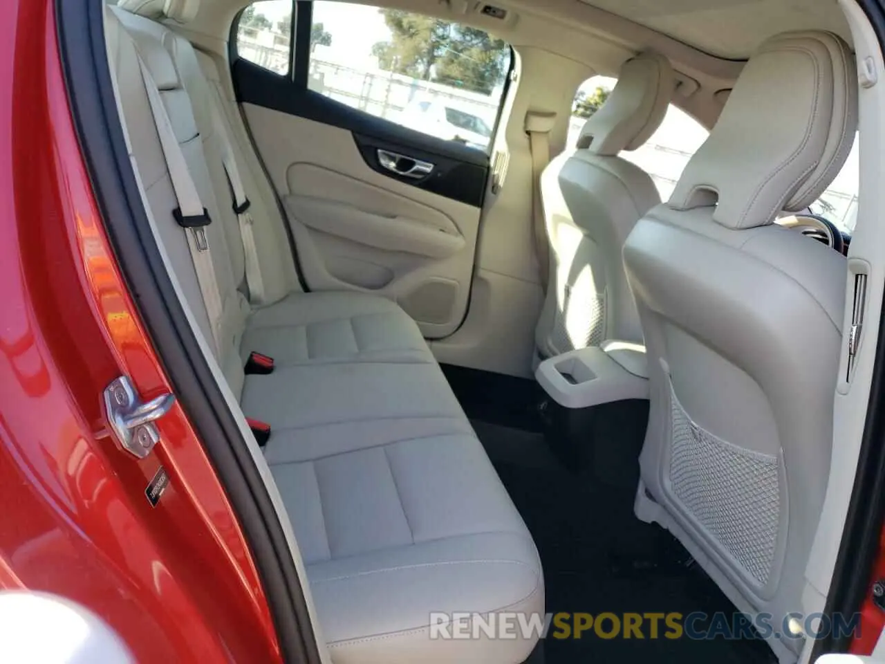 10 Photograph of a damaged car 7JR102FK2KG003857 VOLVO S60 2019
