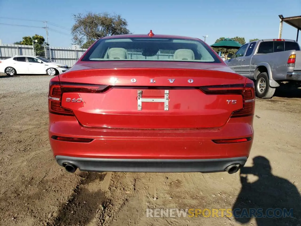 6 Photograph of a damaged car 7JR102FK2KG003857 VOLVO S60 2019