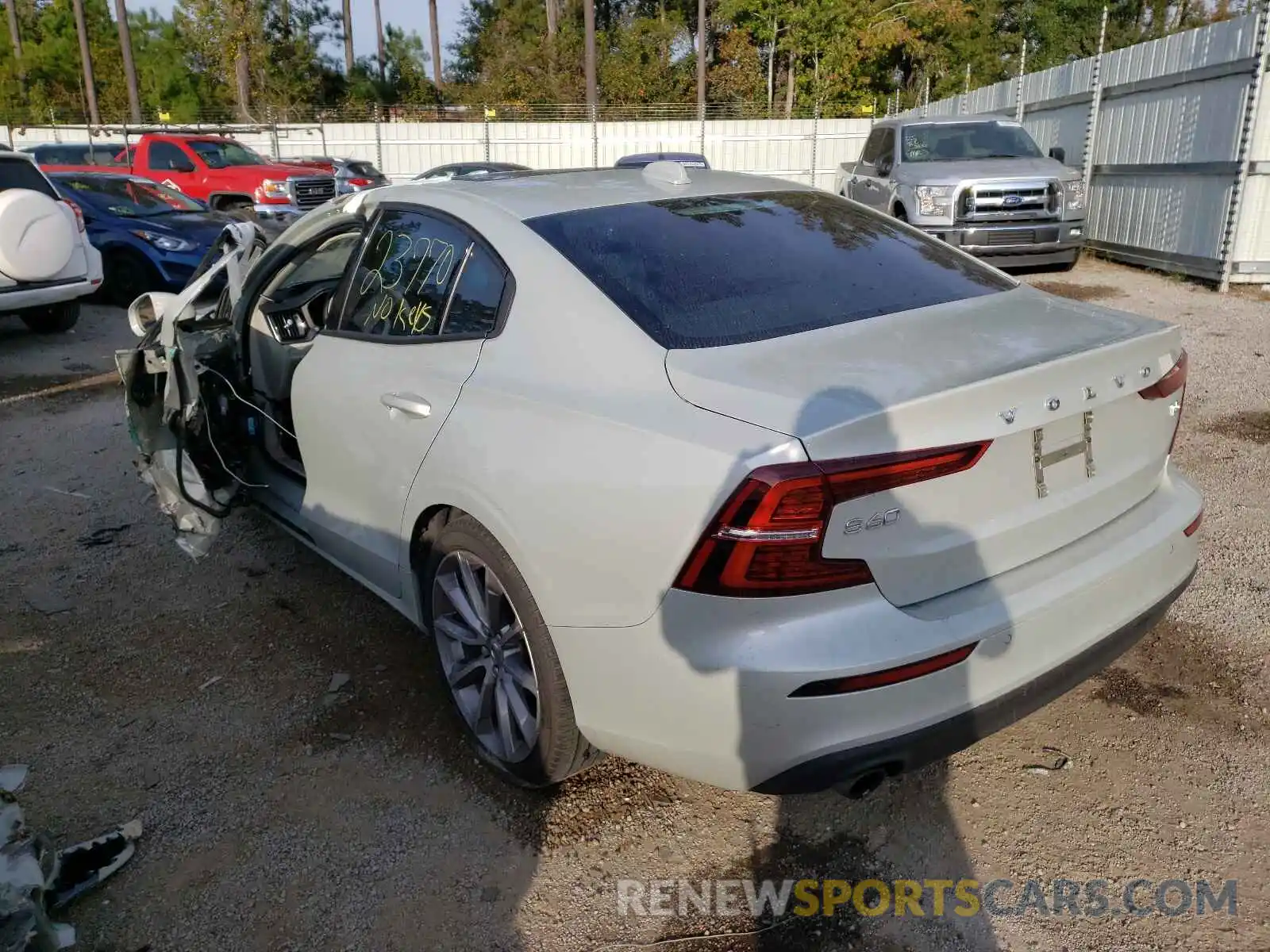 3 Photograph of a damaged car 7JR102FK2KG005298 VOLVO S60 2019