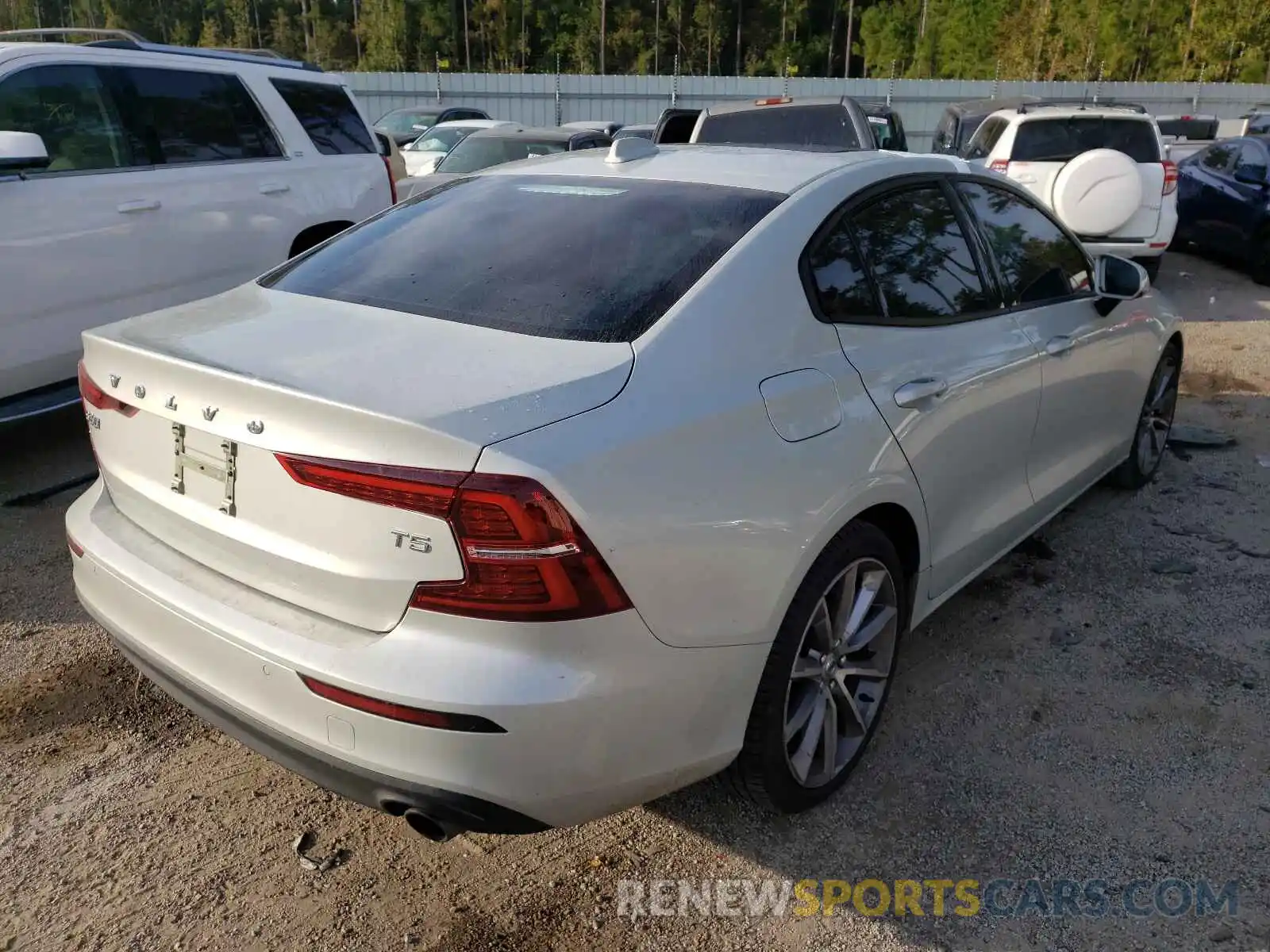 4 Photograph of a damaged car 7JR102FK2KG005298 VOLVO S60 2019