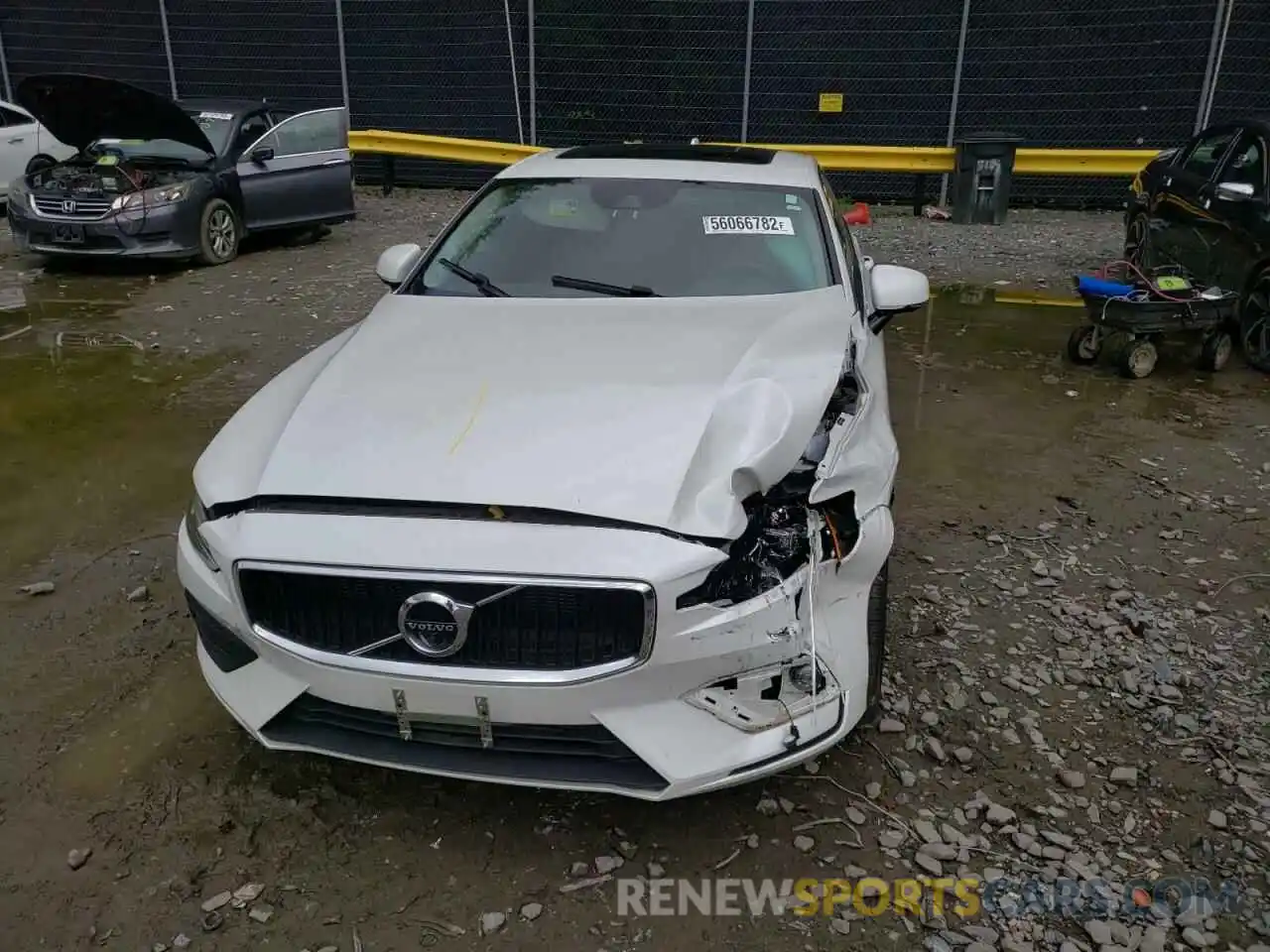 9 Photograph of a damaged car 7JR102FK2KG011358 VOLVO S60 2019