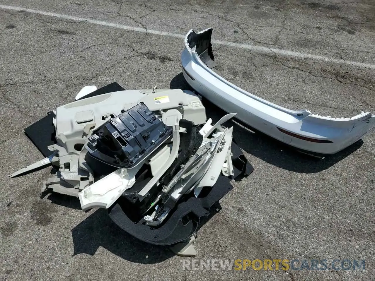 12 Photograph of a damaged car 7JR102FK2KG015698 VOLVO S60 2019