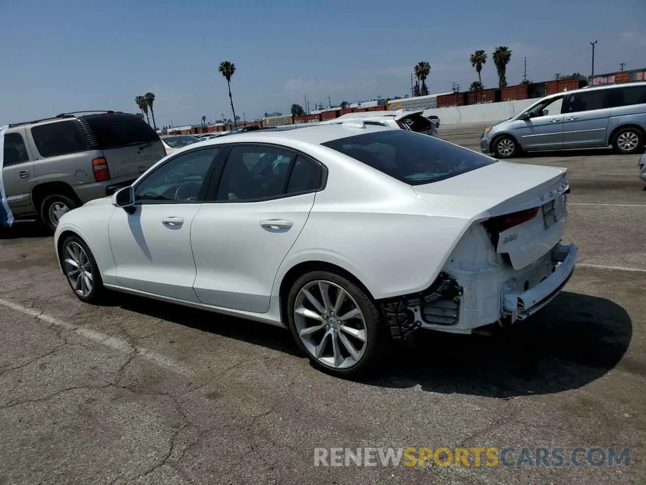 2 Photograph of a damaged car 7JR102FK2KG015698 VOLVO S60 2019