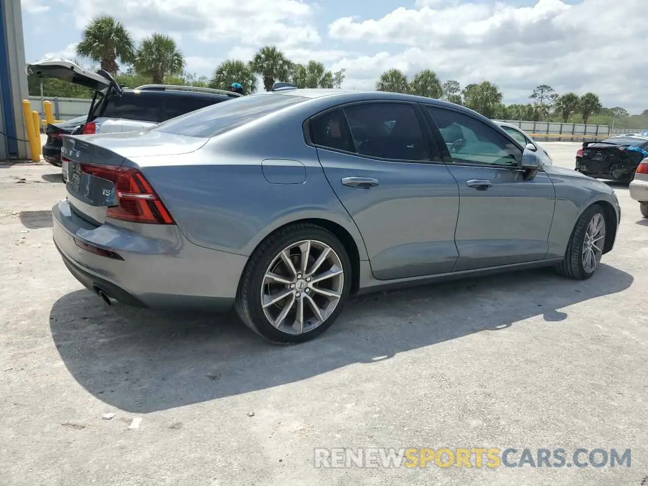 3 Photograph of a damaged car 7JR102FK3KG002832 VOLVO S60 2019