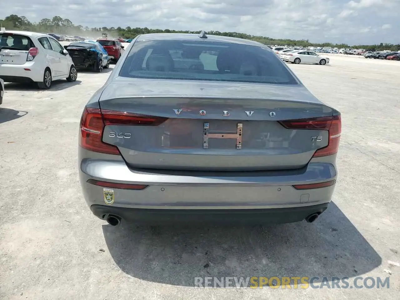 6 Photograph of a damaged car 7JR102FK3KG002832 VOLVO S60 2019
