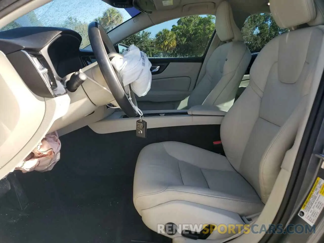 7 Photograph of a damaged car 7JR102FK3KG002832 VOLVO S60 2019