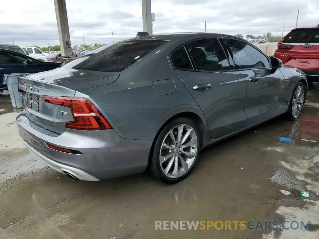 3 Photograph of a damaged car 7JR102FK3KG003852 VOLVO S60 2019