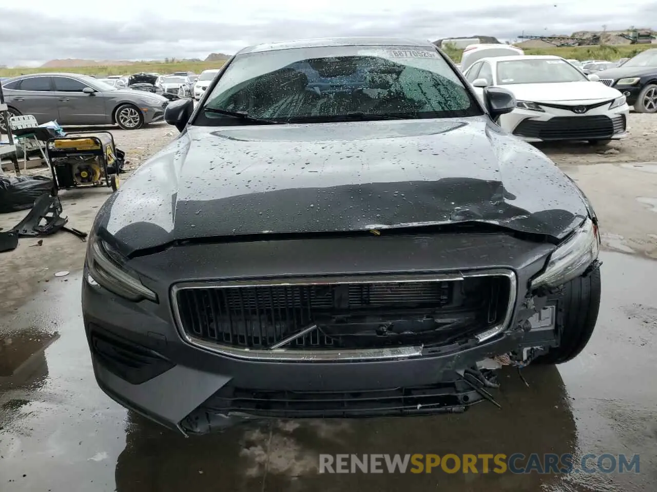 5 Photograph of a damaged car 7JR102FK3KG003852 VOLVO S60 2019